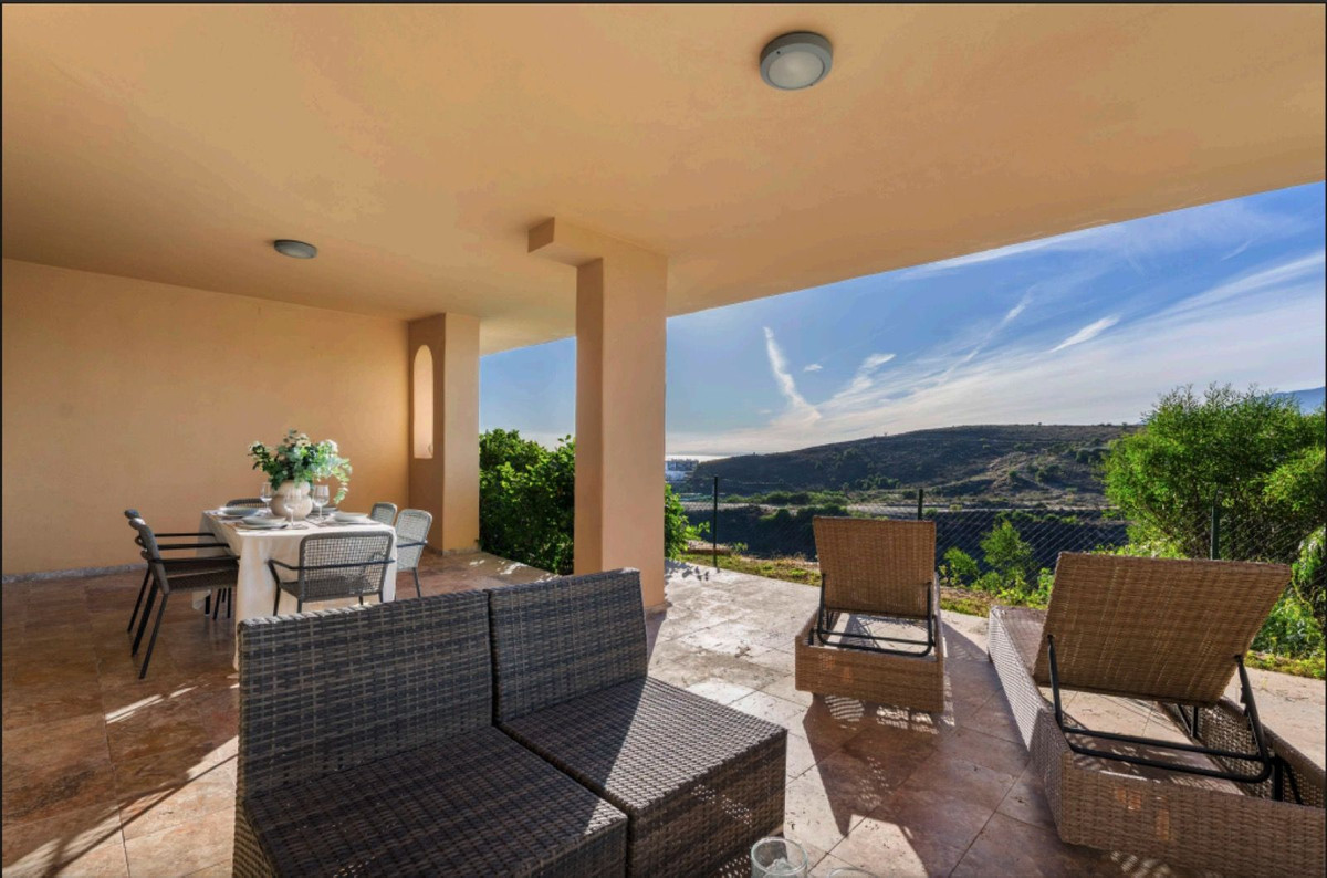 2 Bed Apartment for sale in Benahavís Costa Del Sol, Málaga, Spain