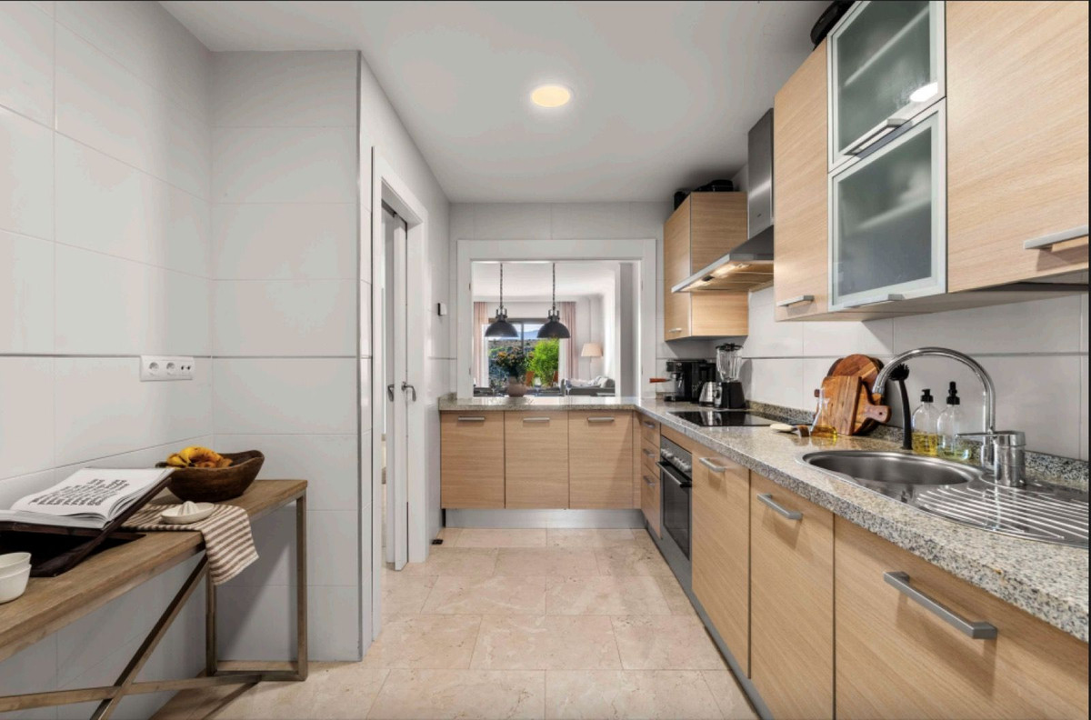 2 Bed Apartment for sale in Benahavís Costa Del Sol, Málaga, Spain