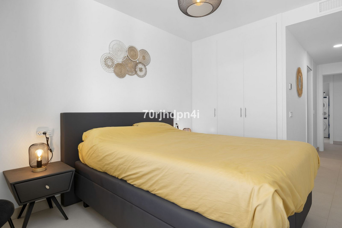 Se vende Apartamento Planta Media de 2 dormitorios en Costa Del Sol, Málaga, España