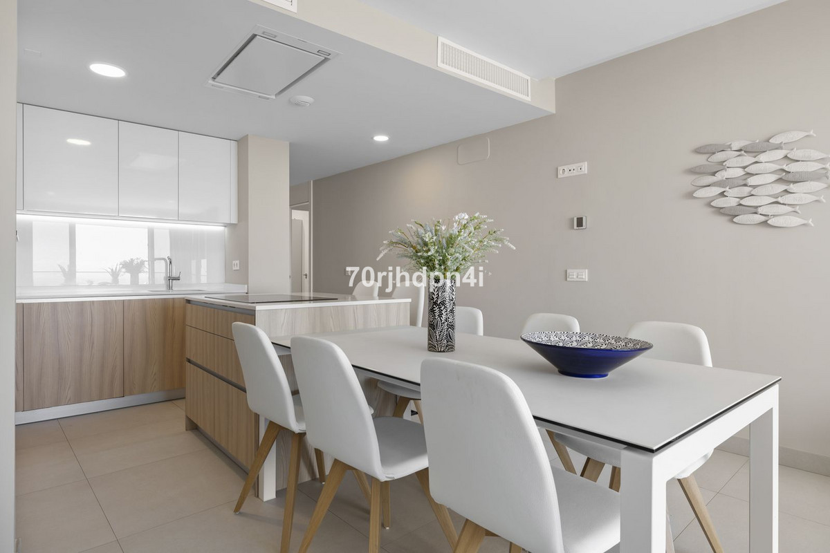 Se vende Apartamento Planta Media de 2 dormitorios en Costa Del Sol, Málaga, España