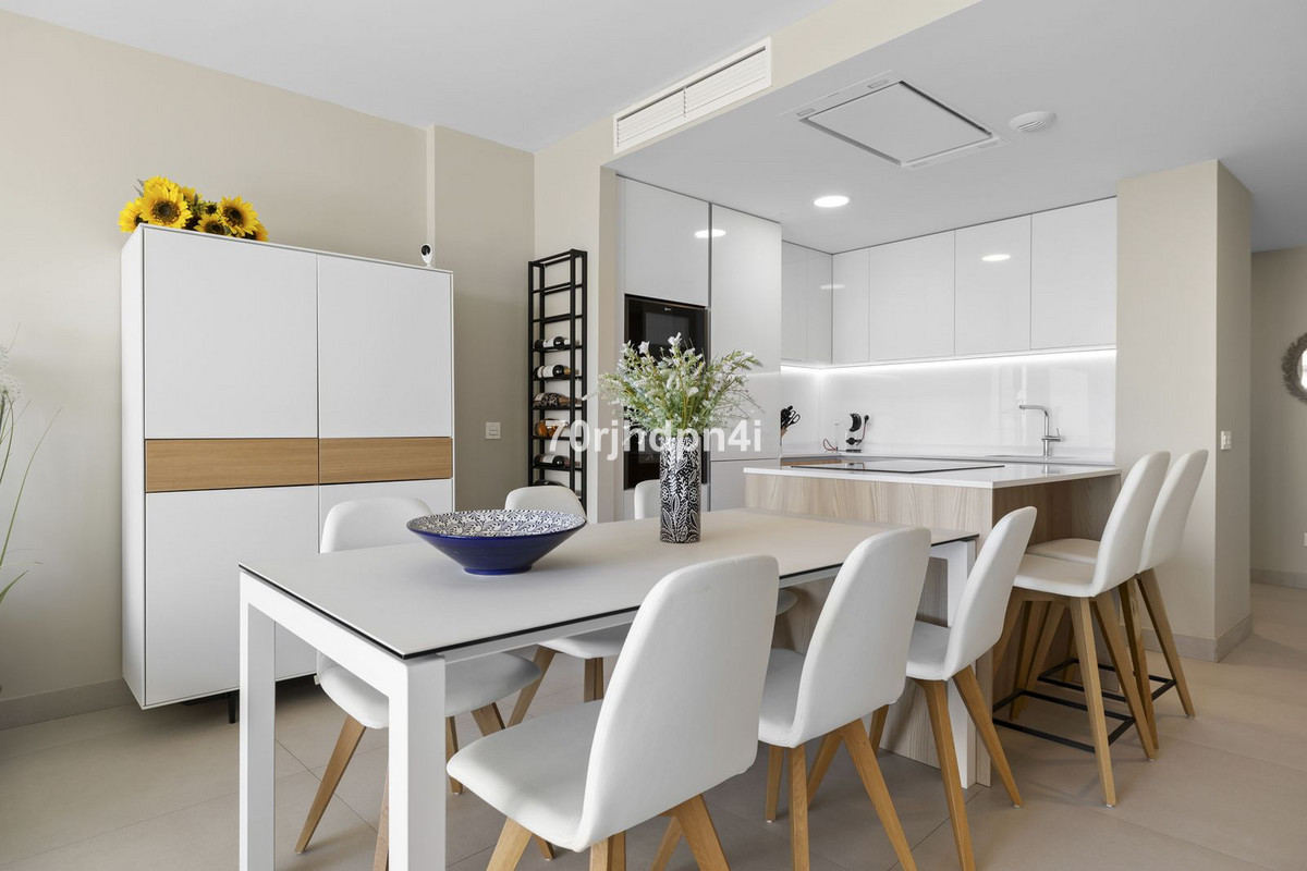 Se vende Apartamento Planta Media de 2 dormitorios en Costa Del Sol, Málaga, España