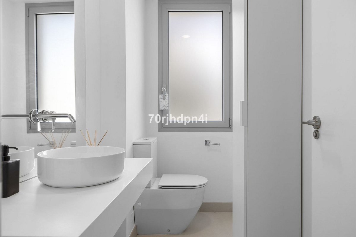 Se vende Apartamento Planta Media de 2 dormitorios en Costa Del Sol, Málaga, España