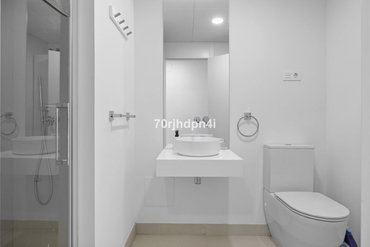 Se vende Apartamento Planta Media de 2 dormitorios en Costa Del Sol, Málaga, España