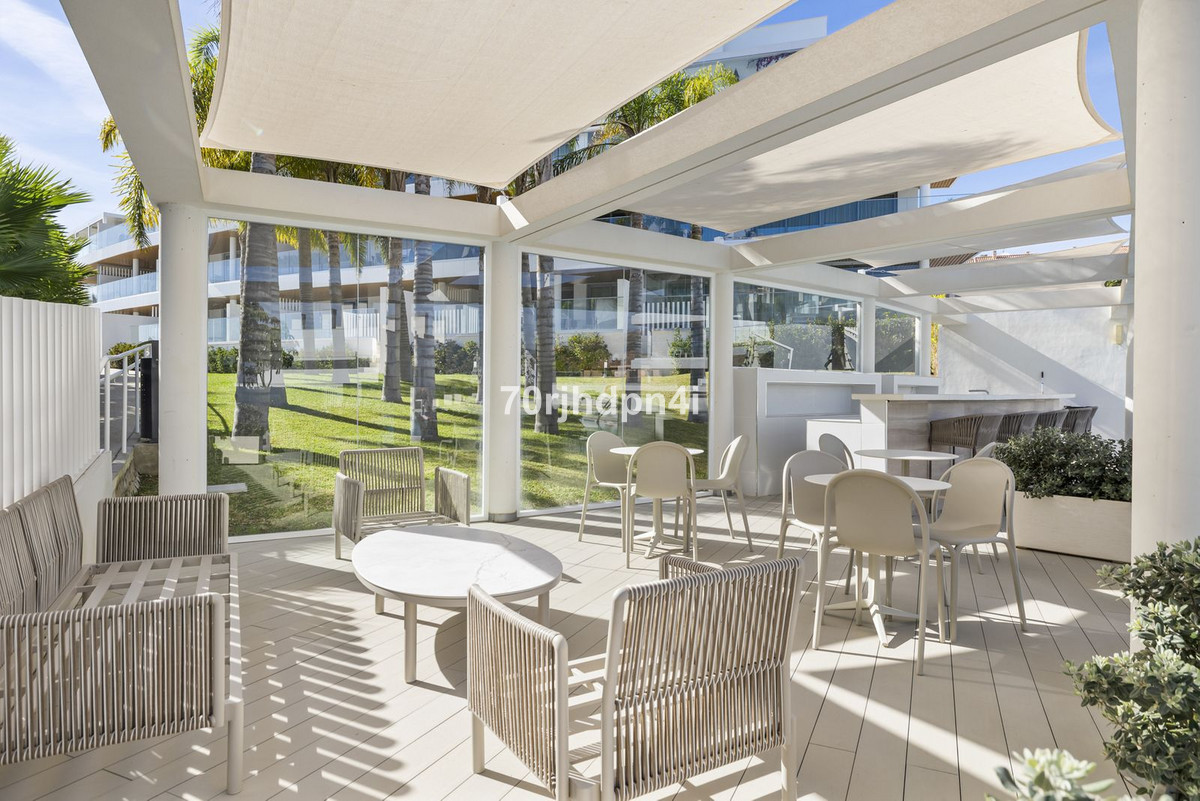 Se vende Apartamento Planta Media de 2 dormitorios en Costa Del Sol, Málaga, España