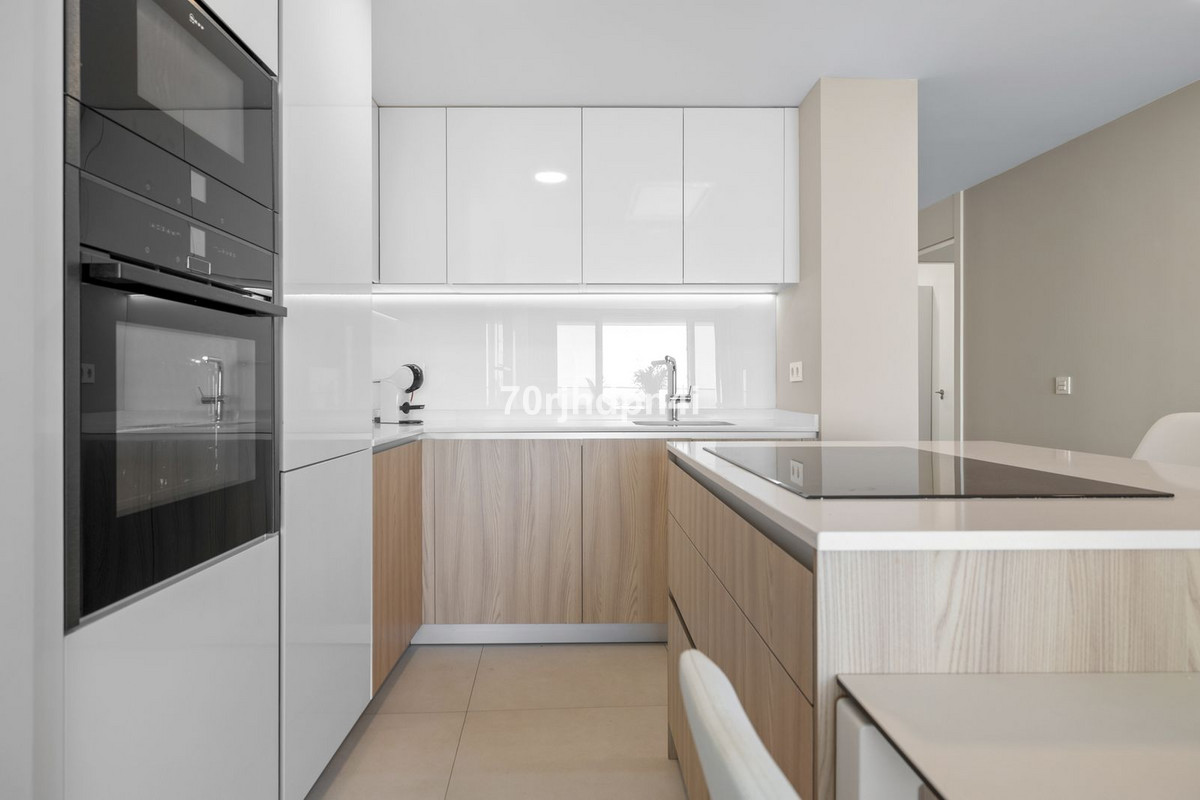 Se vende Apartamento Planta Media de 2 dormitorios en Costa Del Sol, Málaga, España