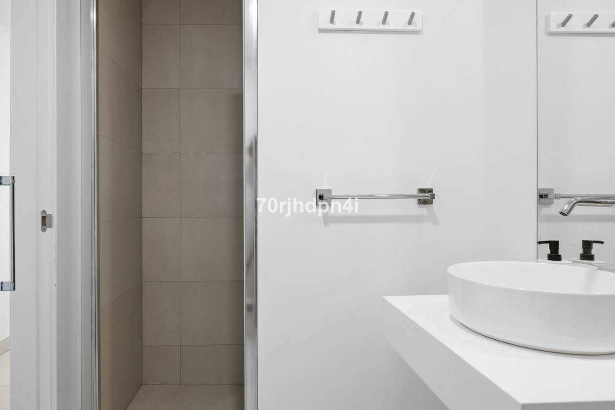 Se vende Apartamento Planta Media de 2 dormitorios en Costa Del Sol, Málaga, España
