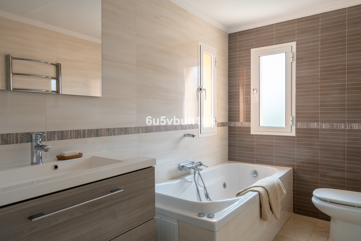 4 Bed Townhouse for sale in Sierrezuela Costa Del Sol, Málaga, Spain