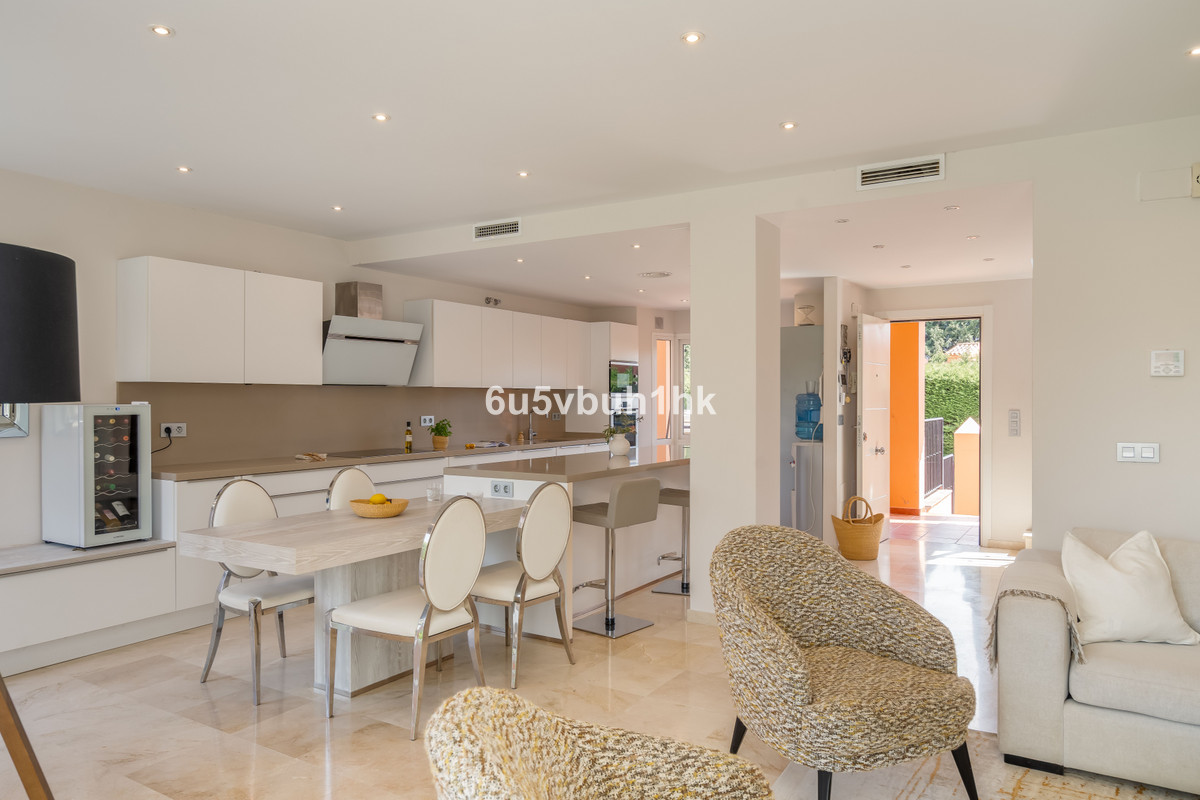 4 Bed Townhouse for sale in Sierrezuela Costa Del Sol, Málaga, Spain