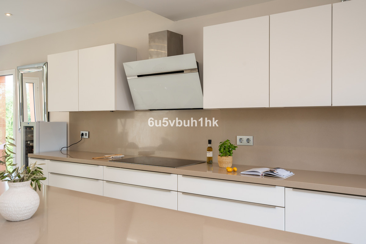 4 Bed Townhouse for sale in Sierrezuela Costa Del Sol, Málaga, Spain