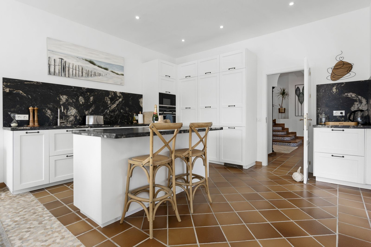 5 Bed Townhouse for sale in Las Chapas Costa Del Sol, Málaga, Spain