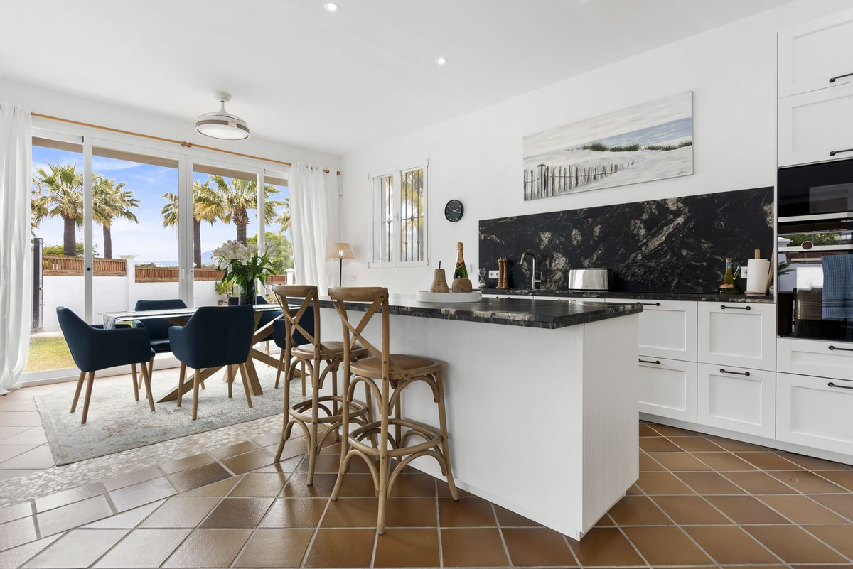 5 Bed Townhouse for sale in Las Chapas Costa Del Sol, Málaga, Spain