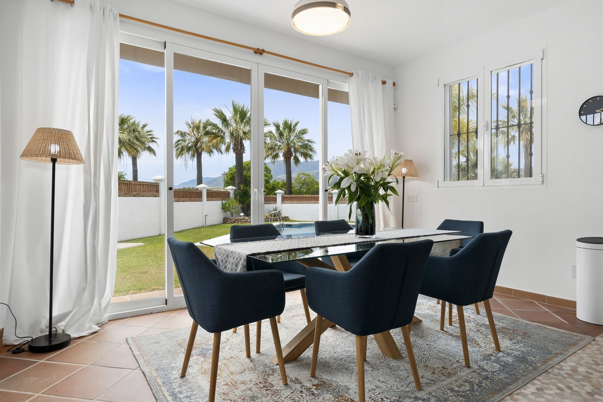 5 Bed Townhouse for sale in Las Chapas Costa Del Sol, Málaga, Spain