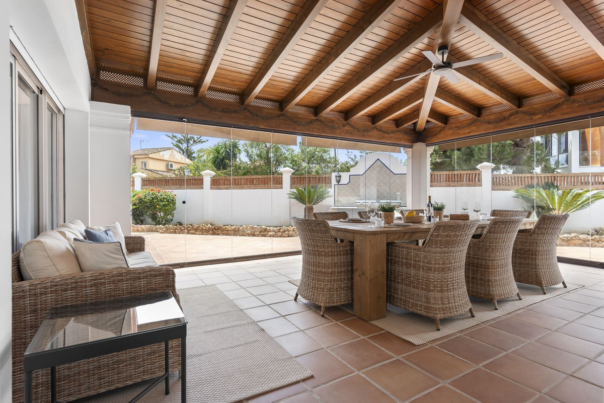5 Bed Townhouse for sale in Las Chapas Costa Del Sol, Málaga, Spain