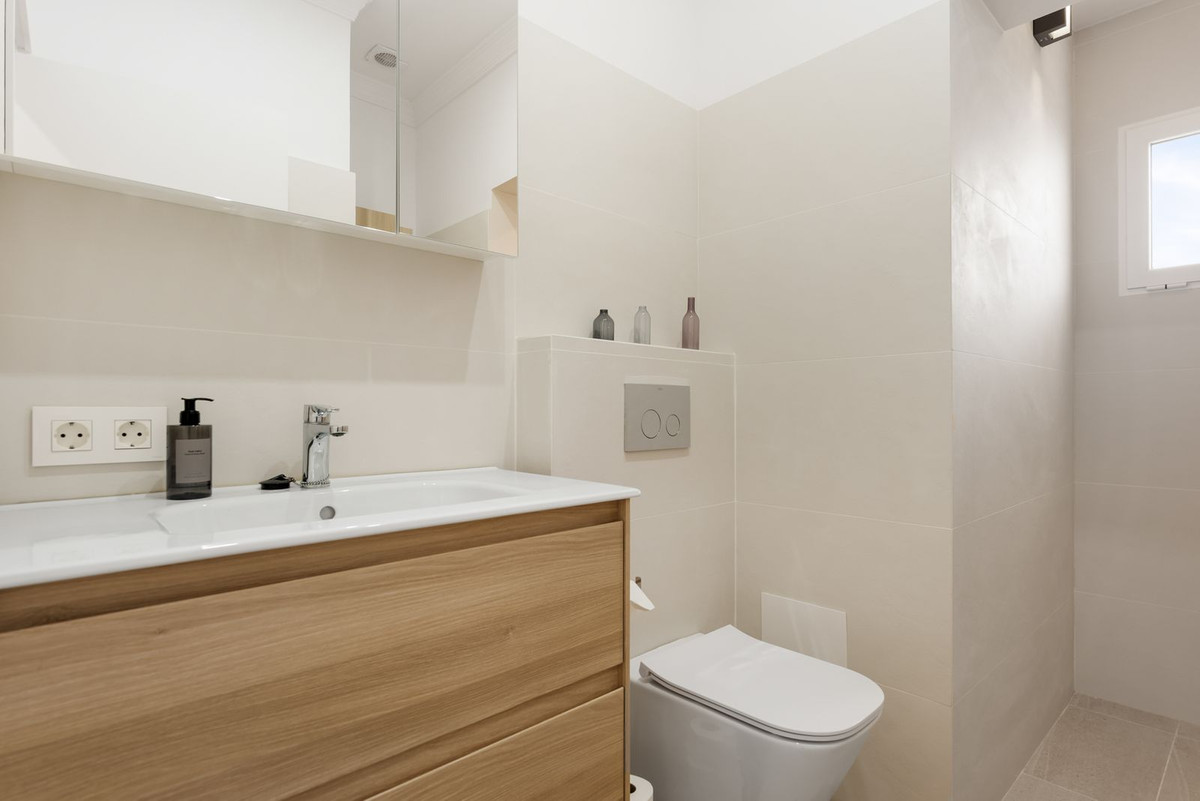 5 Bed Townhouse for sale in Las Chapas Costa Del Sol, Málaga, Spain