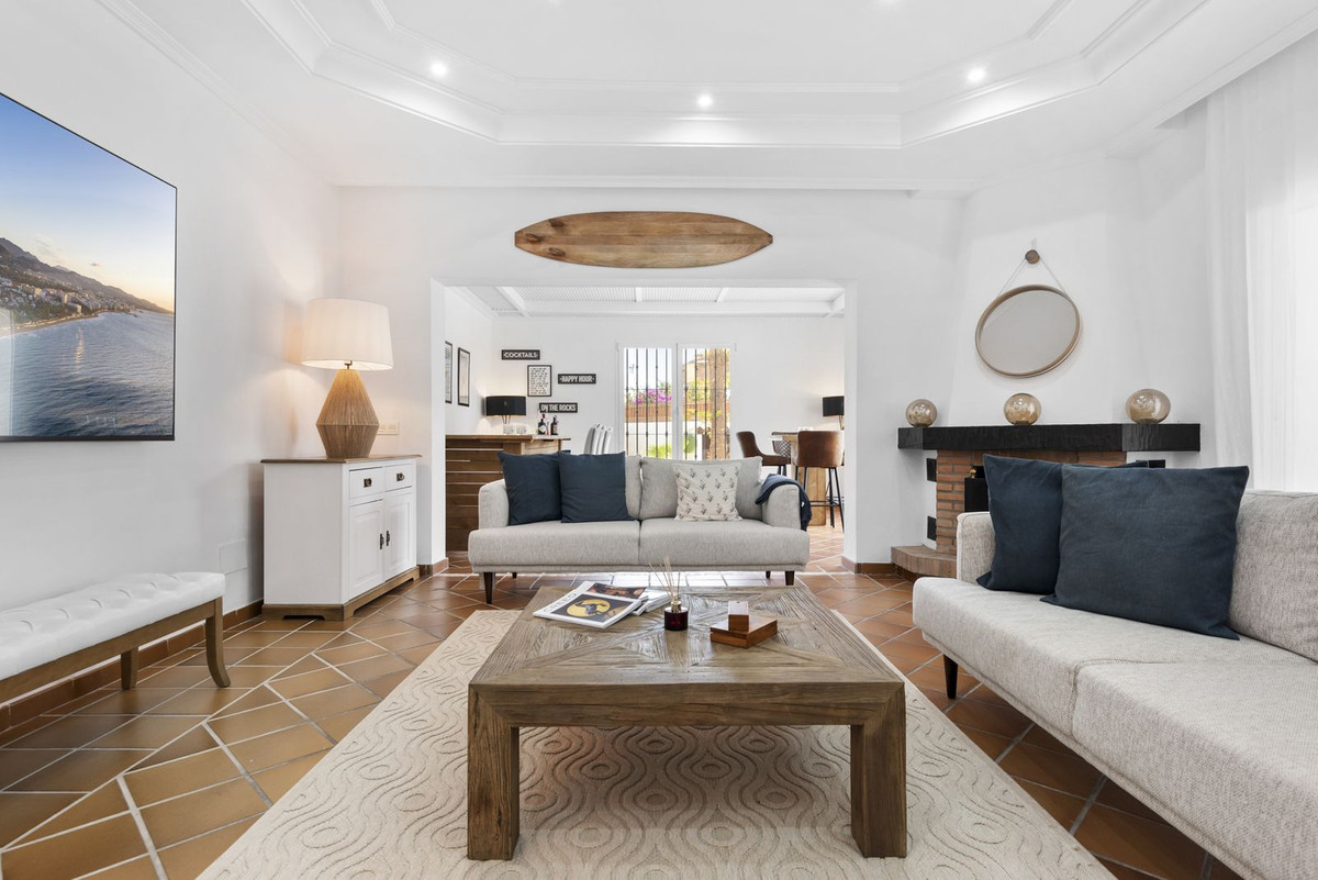 5 Bed Townhouse for sale in Las Chapas Costa Del Sol, Málaga, Spain