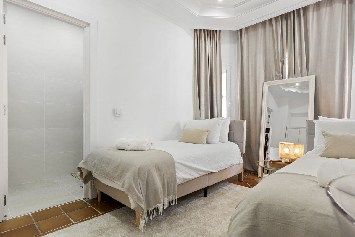 5 Bed Townhouse for sale in Las Chapas Costa Del Sol, Málaga, Spain