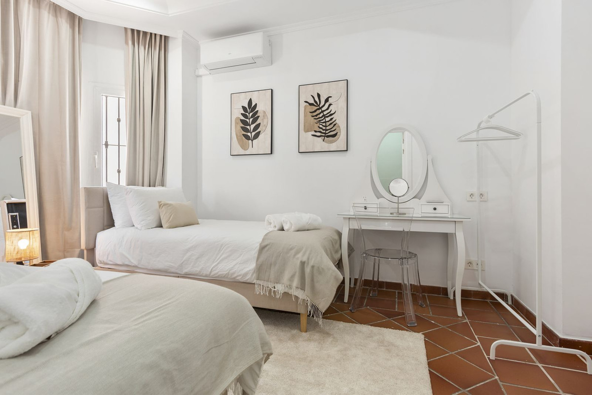 5 Bed Townhouse for sale in Las Chapas Costa Del Sol, Málaga, Spain