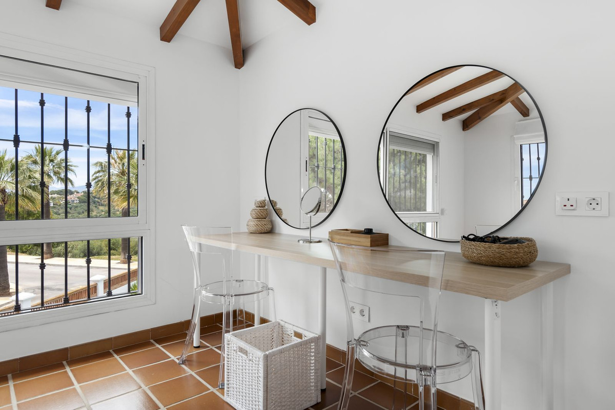 5 Bed Townhouse for sale in Las Chapas Costa Del Sol, Málaga, Spain