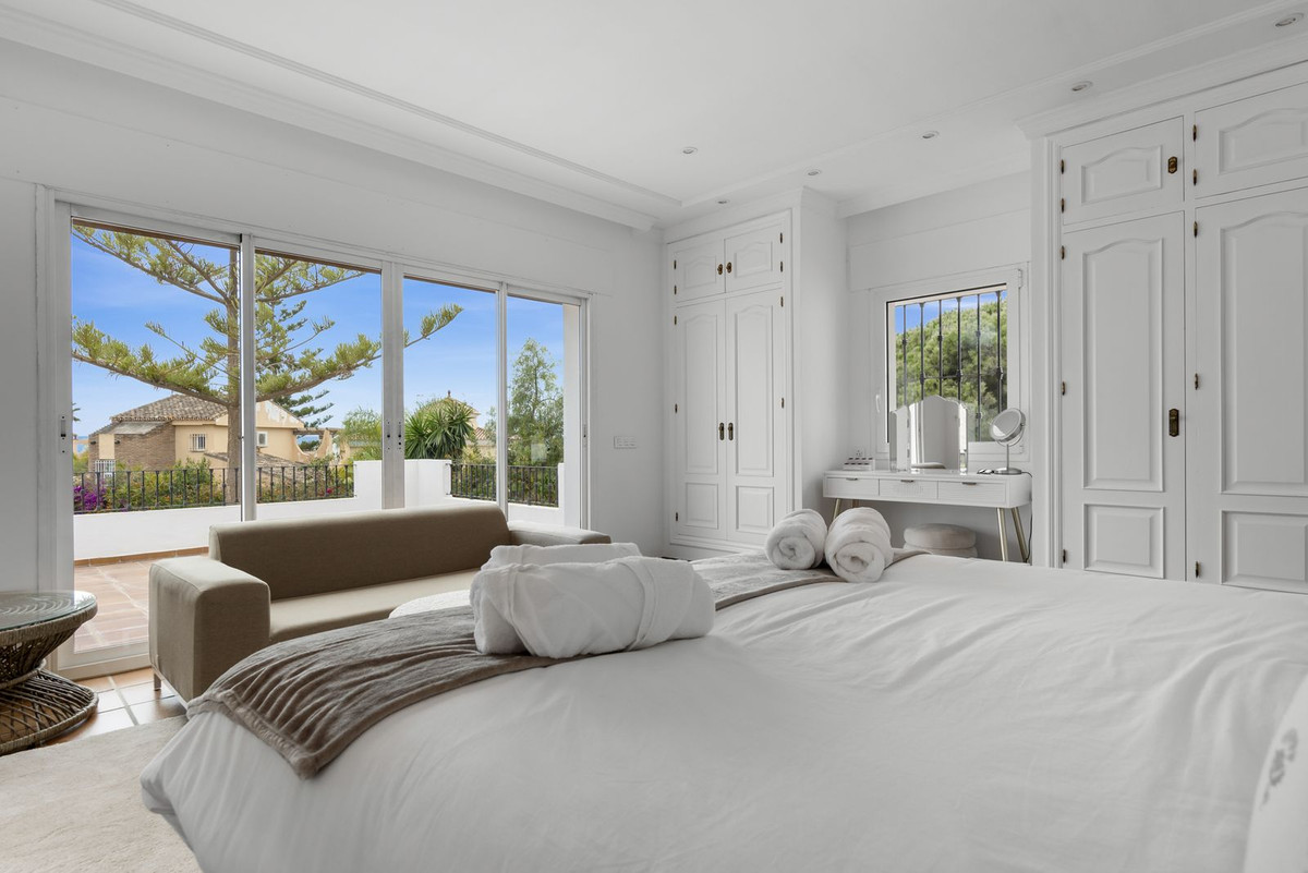 5 Bed Townhouse for sale in Las Chapas Costa Del Sol, Málaga, Spain
