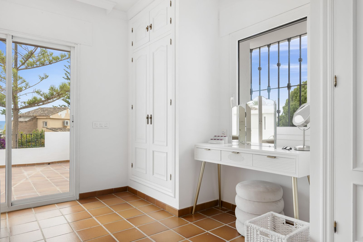 5 Bed Townhouse for sale in Las Chapas Costa Del Sol, Málaga, Spain