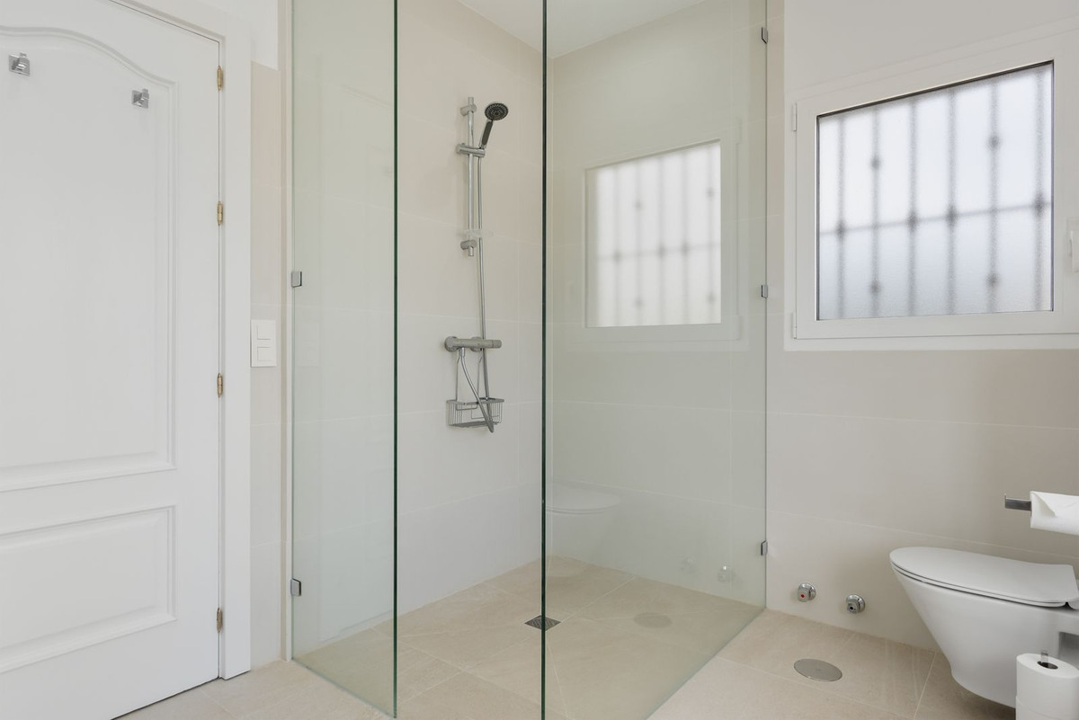 5 Bed Townhouse for sale in Las Chapas Costa Del Sol, Málaga, Spain