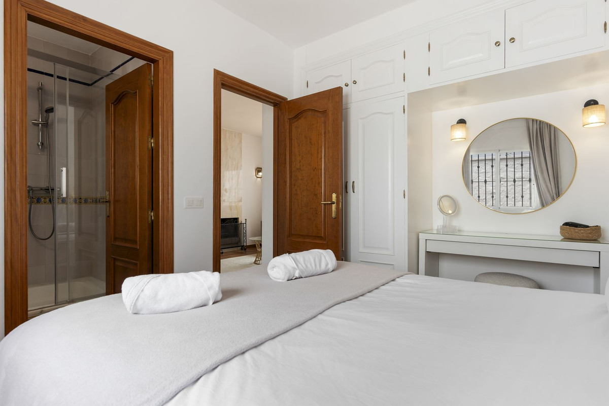 5 Bed Townhouse for sale in Las Chapas Costa Del Sol, Málaga, Spain
