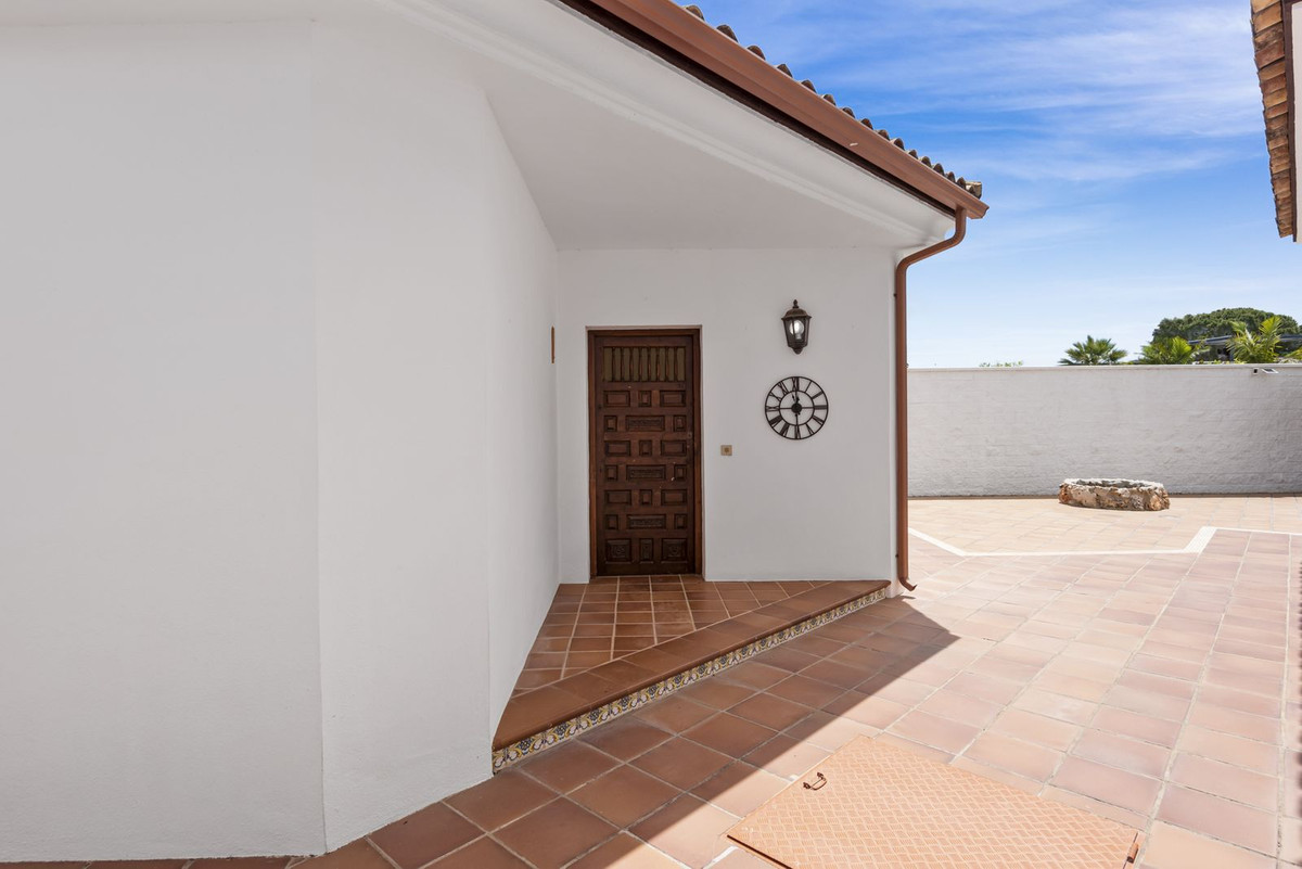 5 Bed Townhouse for sale in Las Chapas Costa Del Sol, Málaga, Spain