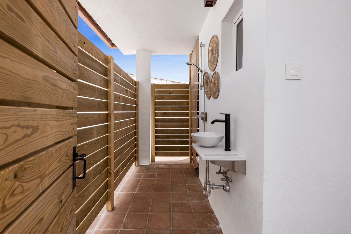 5 Bed Townhouse for sale in Las Chapas Costa Del Sol, Málaga, Spain