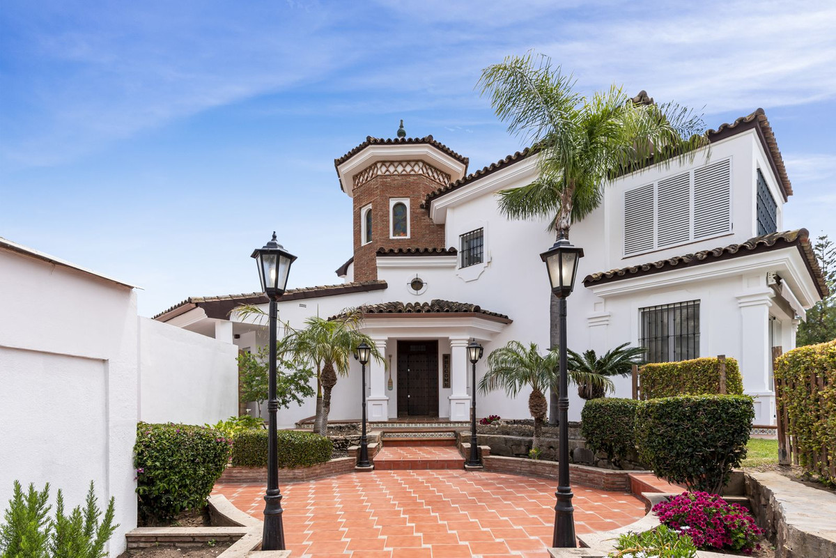 5 Bed Townhouse for sale in Las Chapas Costa Del Sol, Málaga, Spain