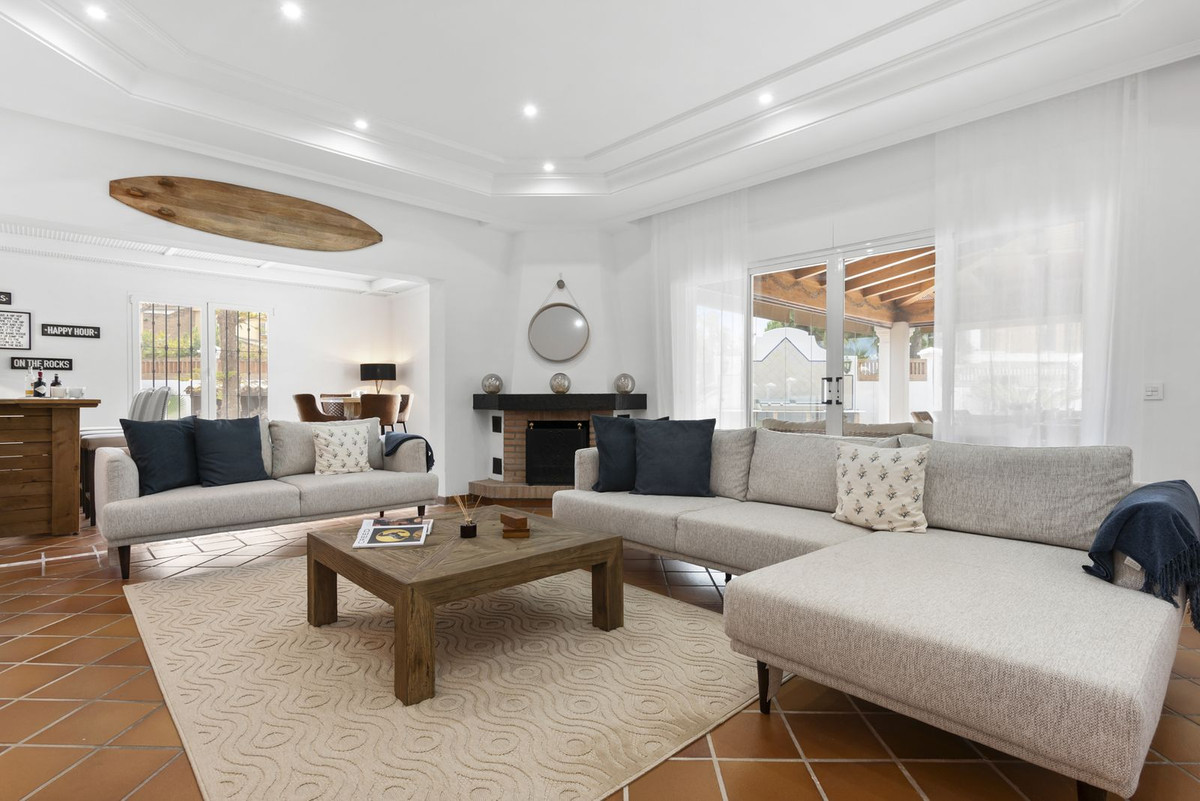 5 Bed Townhouse for sale in Las Chapas Costa Del Sol, Málaga, Spain
