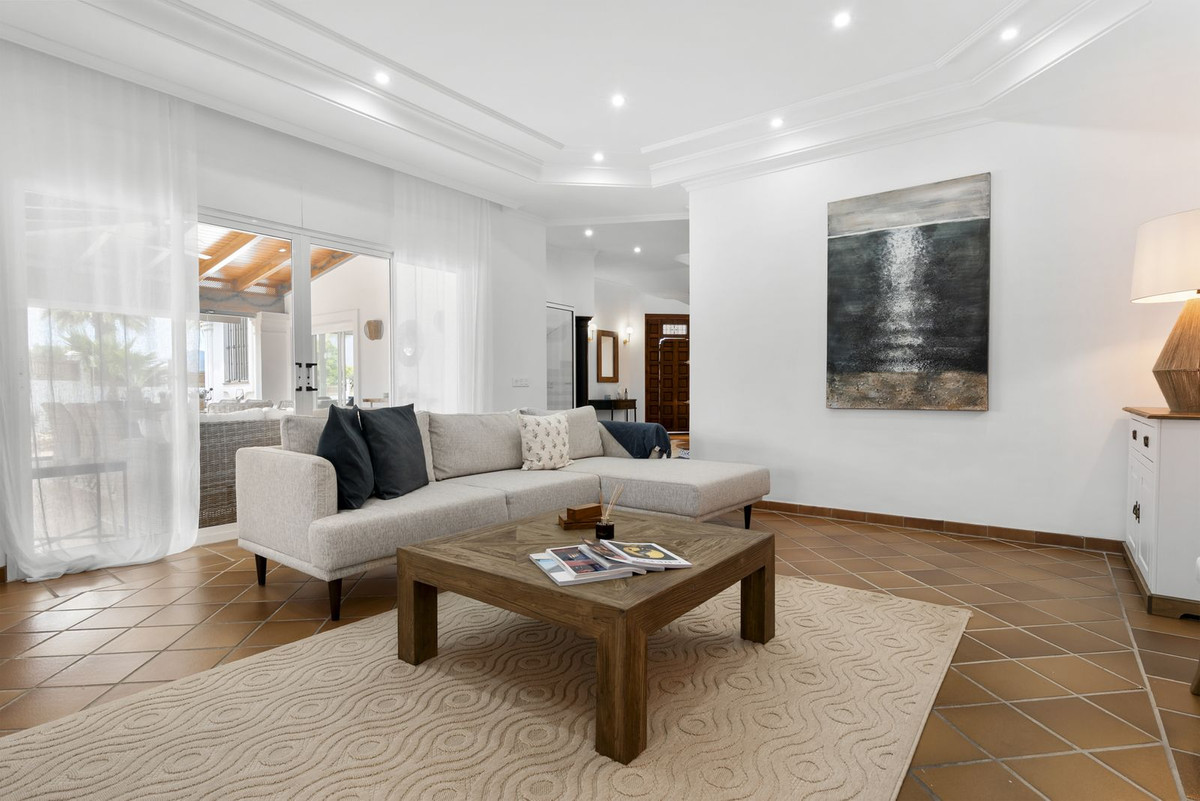 5 Bed Townhouse for sale in Las Chapas Costa Del Sol, Málaga, Spain