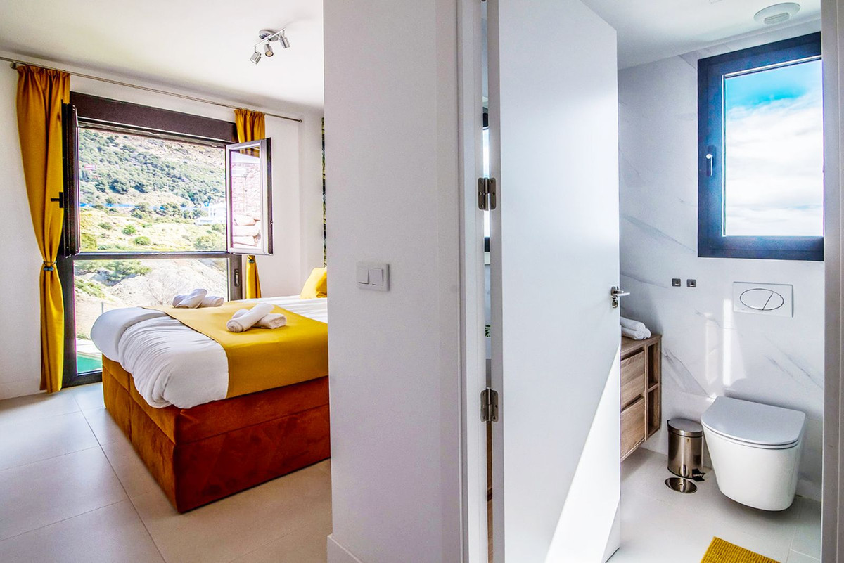 3 Bed Apartment for sale in Fuengirola Costa Del Sol, Málaga, Spain