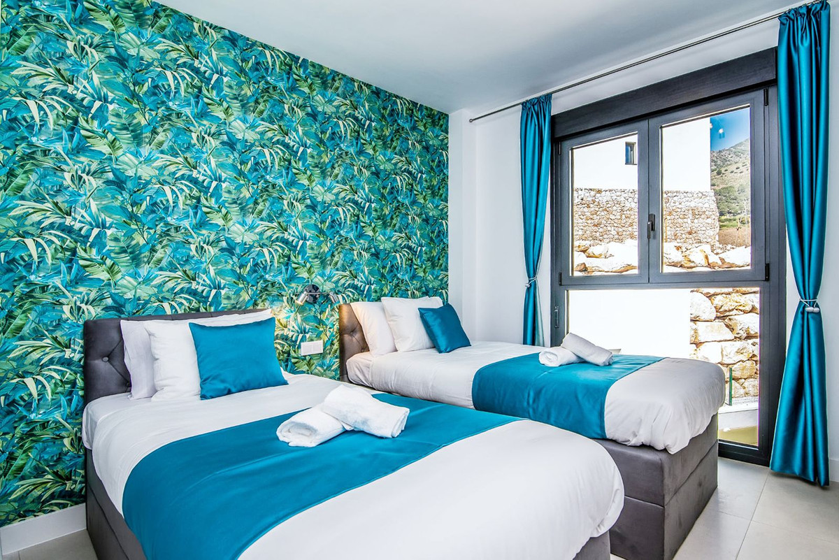 3 Bed Apartment for sale in Fuengirola Costa Del Sol, Málaga, Spain