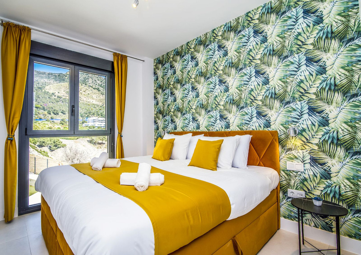 3 Bed Apartment for sale in Fuengirola Costa Del Sol, Málaga, Spain