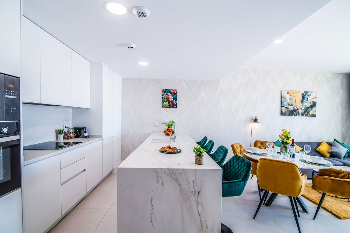 2 Bed Apartment for sale in Fuengirola Costa Del Sol, Málaga, Spain