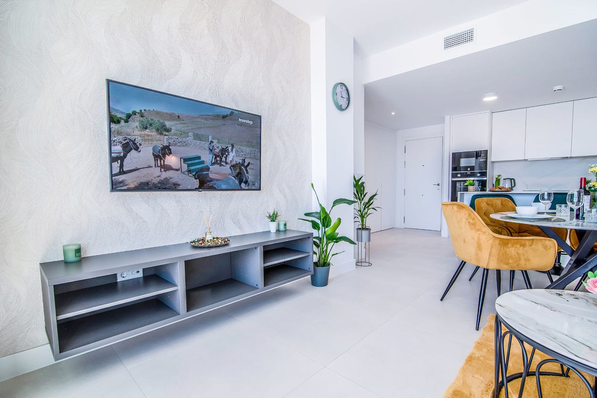 2 Bed Apartment for sale in Fuengirola Costa Del Sol, Málaga, Spain
