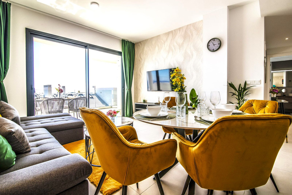 2 Bed Apartment for sale in Fuengirola Costa Del Sol, Málaga, Spain