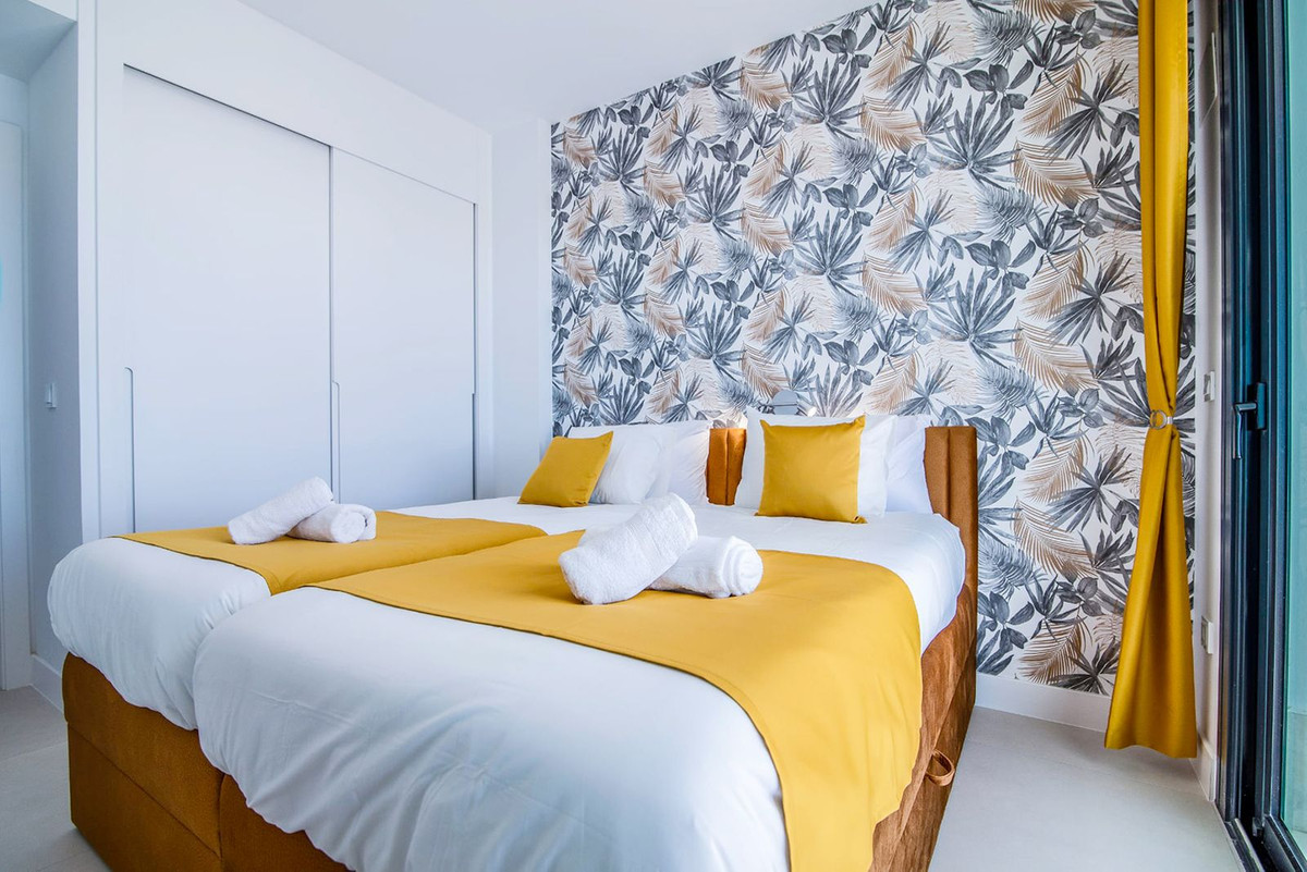2 Bed Apartment for sale in Fuengirola Costa Del Sol, Málaga, Spain