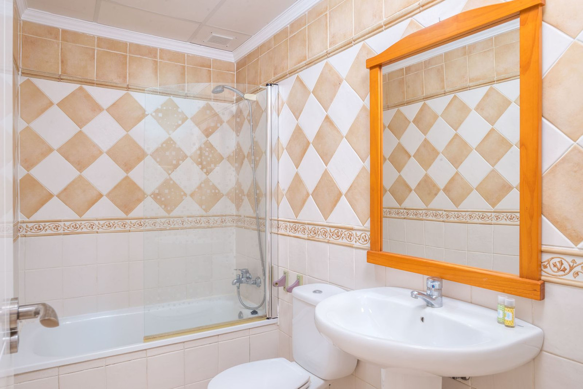 4 Bed Apartment for sale in Elviria Costa Del Sol, Málaga, Spain