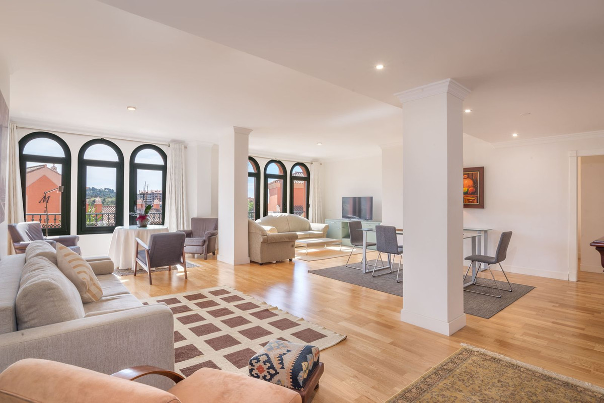 4 Bed Apartment for sale in Elviria Costa Del Sol, Málaga, Spain