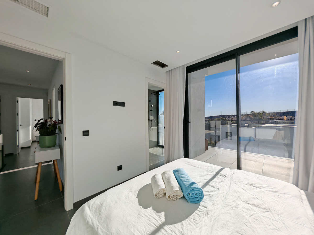 Se vende Villa - Chalet de 4 dormitorios en Costa Del Sol, Málaga, España