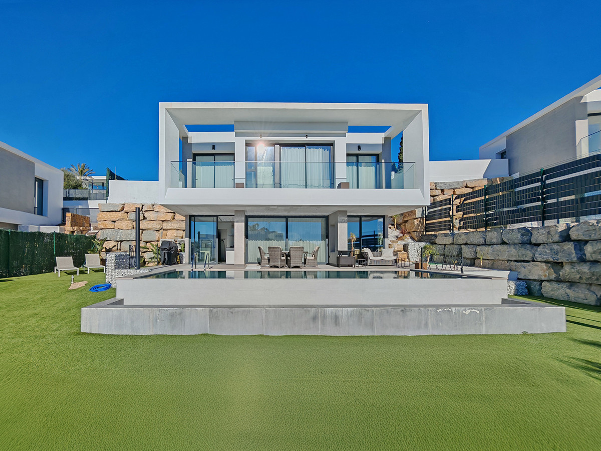 Se vende Villa - Chalet de 4 dormitorios en Costa Del Sol, Málaga, España