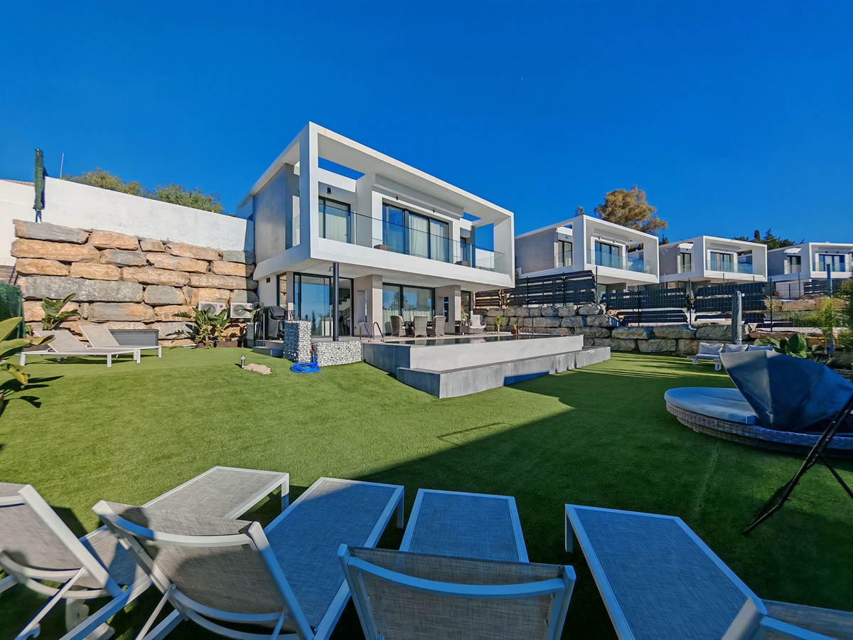 Se vende Villa - Chalet de 4 dormitorios en Costa Del Sol, Málaga, España