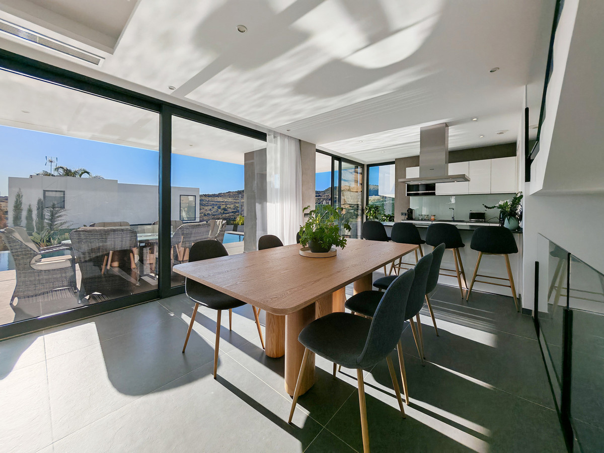 Se vende Villa - Chalet de 4 dormitorios en Costa Del Sol, Málaga, España