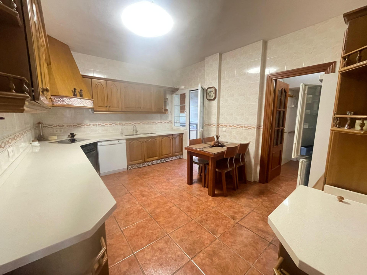7 Bed Townhouse for sale in Benalmadena Costa Del Sol, Málaga, Spain
