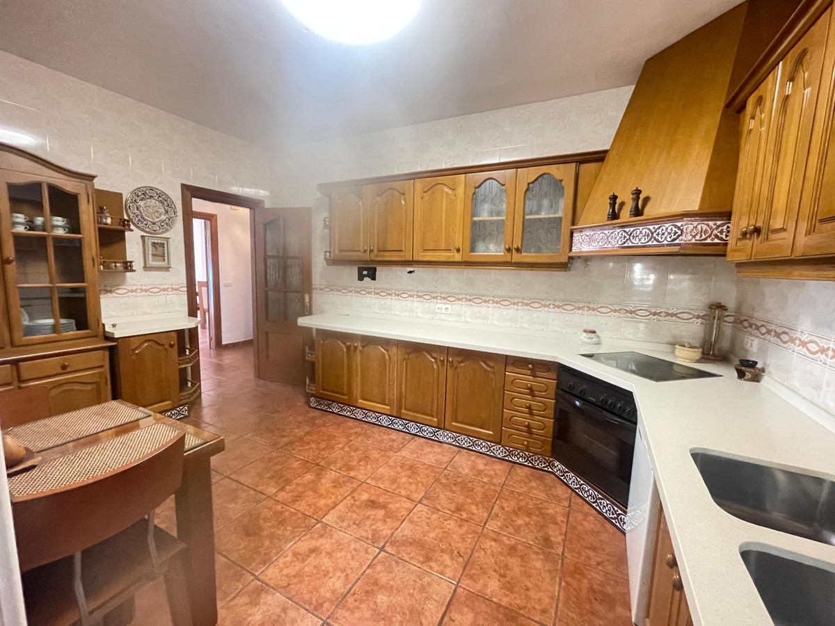 7 Bed Townhouse for sale in Benalmadena Costa Del Sol, Málaga, Spain
