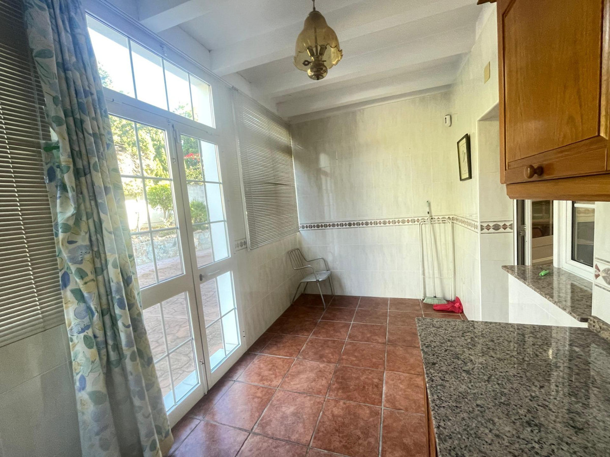 7 Bed Townhouse for sale in Benalmadena Costa Del Sol, Málaga, Spain