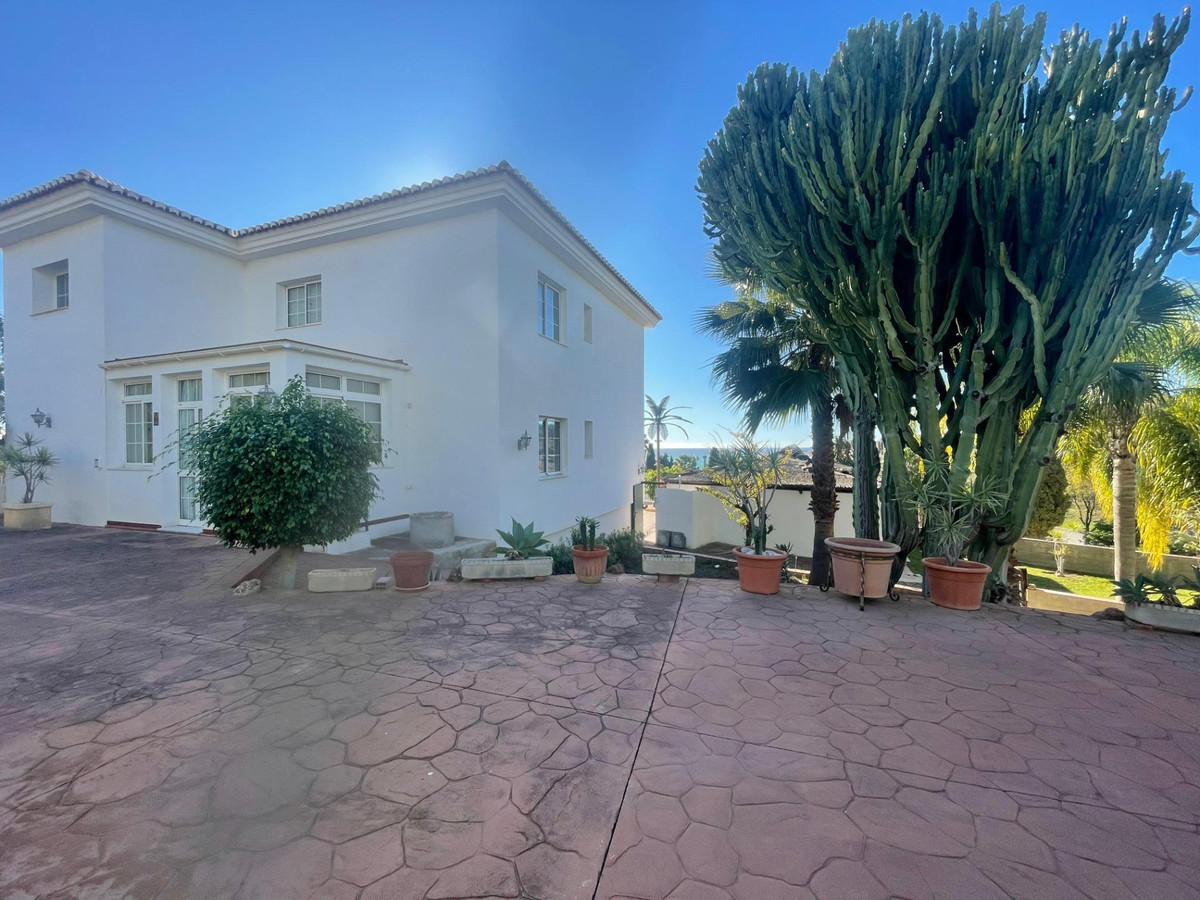 7 Bed Townhouse for sale in Benalmadena Costa Del Sol, Málaga, Spain