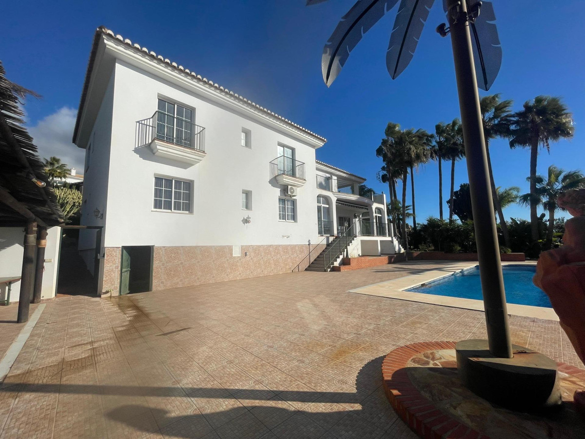 7 Bed Townhouse for sale in Benalmadena Costa Del Sol, Málaga, Spain