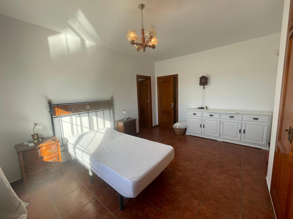 7 Bed Townhouse for sale in Benalmadena Costa Del Sol, Málaga, Spain
